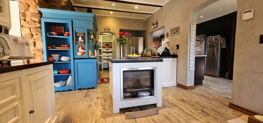 6 Bedroom Property for Sale in Hartbeesfontein North West